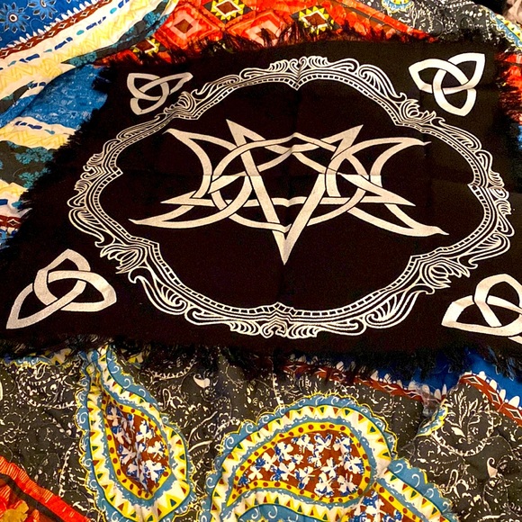 Alter Cloth - Picture 2 of 8